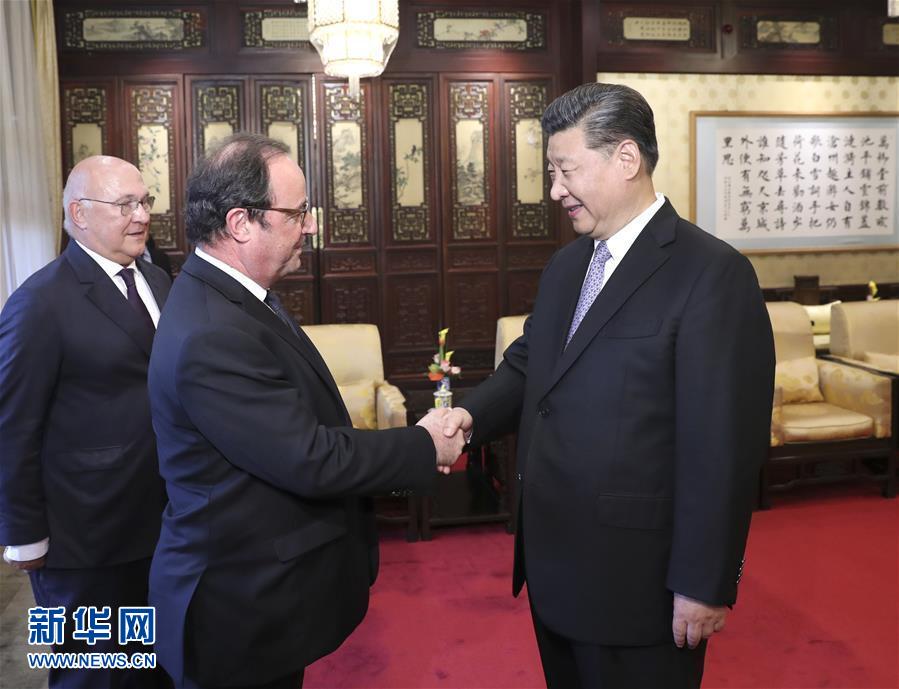 习近平会见法国前总统奥特郎