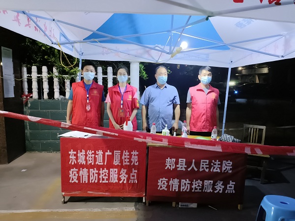大学生志愿者疫情防控冲在前
